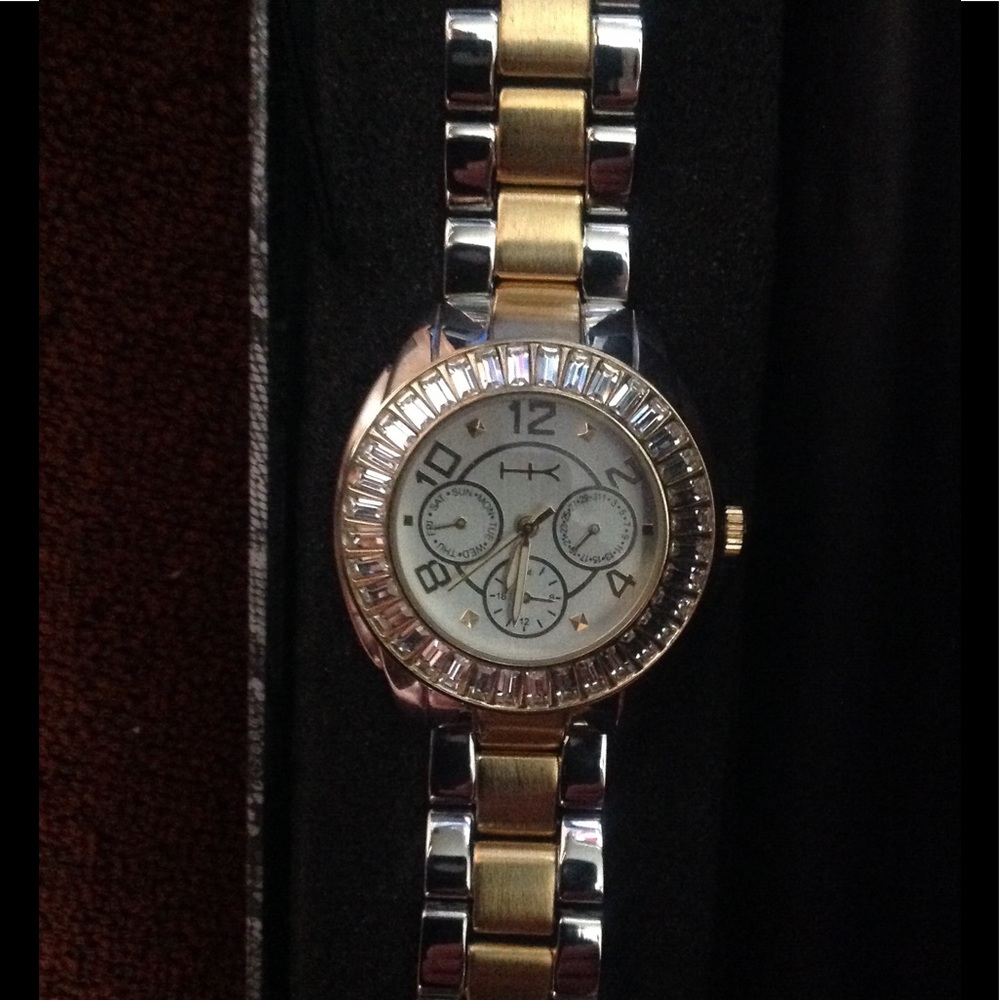 Watch - Picture 2 of 3